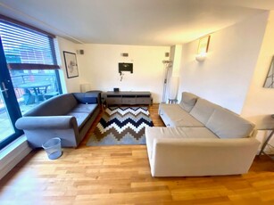 3 bedroom flat for rent in Park Row, City Centre, LS1