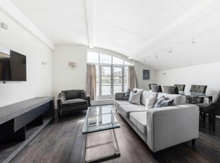3 bedroom flat for rent in Peony Court, SW10