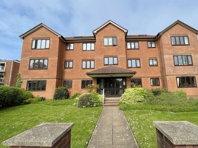 3 bedroom flat for sale in Southbourne, BH6