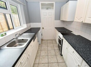 3 bedroom house for rent in 3 bedroom Semi-Detached House in Guildford, GU2