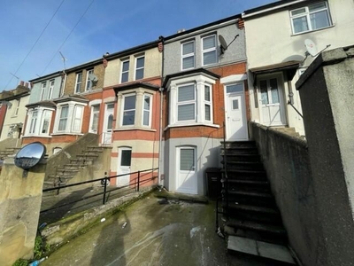 3 bedroom house for rent in Luton Road, Chatham, ME4