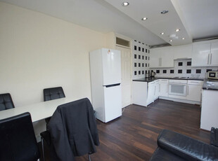 3 bedroom maisonette for rent in Coopers Lane, St Pancras, NW1