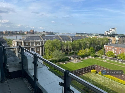 3 bedroom penthouse for rent in Building 22, London, SE18