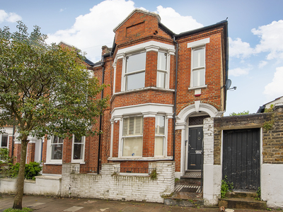 3 bedroom property for sale in Brayburne Avenue, London, SW4