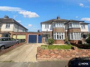 3 bedroom semi-detached house for rent in Greenways, Luton, LU2