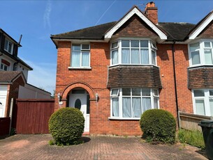 3 bedroom semi-detached house for rent in Kenilworth Avenue, Reading, RG30