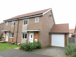 3 bedroom semi-detached house for rent in Messner Street, Basingstoke, RG24