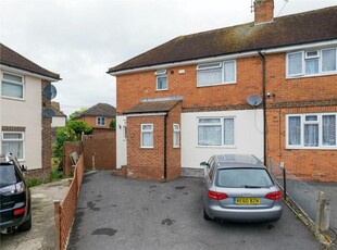 3 bedroom semi-detached house for rent in Newlyn Gardens, Reading, Berkshire, RG2