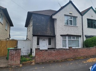 3 bedroom semi-detached house for rent in Rolleston Drive, Nottingham, NG7