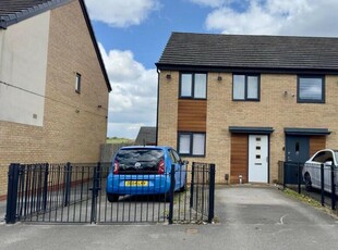 3 bedroom semi-detached house for rent in Roundwood Avenue, Bradford, West Yorkshire, BD10