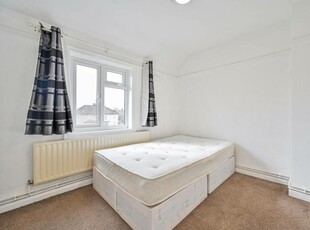 3 bedroom semi-detached house for rent in Winchcomb Gardens, Kidbrooke, London, SE9