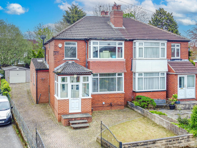 3 bedroom semi-detached house for sale in Chelwood Crescent, Roundhay, Leeds, LS8