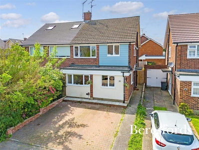 3 bedroom semi-detached house for sale in Hollywood Close, Chelmsford, CM2