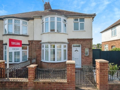 3 bedroom semi-detached house for sale in Milton Road, Luton, Bedfordshire, LU1
