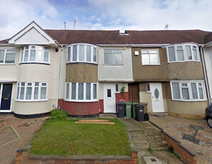 3 bedroom terraced house for rent in Browning Road, Luton, Bedfordshire, LU4