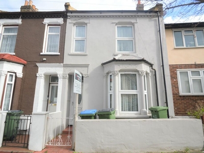 3 bedroom terraced house for rent in Garibaldi Street, Plumstead, London, SE18