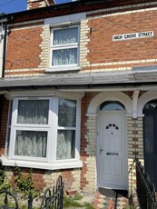 3 bedroom terraced house for rent in Highgrove St, Reading, RG1