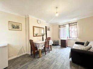 3 bedroom terraced house for rent in Manton Crescent, Beeston, NG9