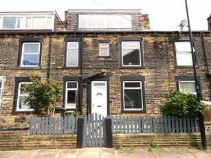 3 bedroom terraced house for rent in Zoar Street, Morley, LS27