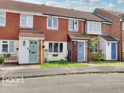 3 bedroom terraced house for sale in Claverley Green, Luton, LU2