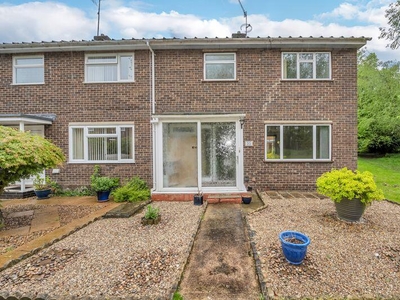 3 bedroom terraced house for sale in Eyre Close, Bury St. Edmunds, IP33