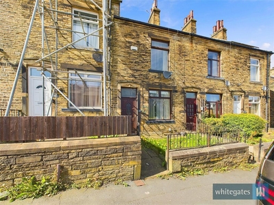 1 bedroom terraced house for sale in Pasture Lane, Clayton, Bradford, West Yorkshire, BD14