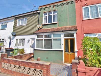 3 bedroom terraced house for sale in Queens Road, North End, PO2