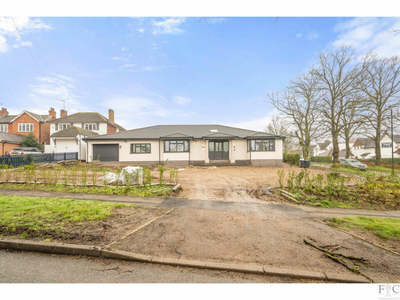 4 bedroom detached bungalow for sale in Dalby Avenue, Leicester, LE7