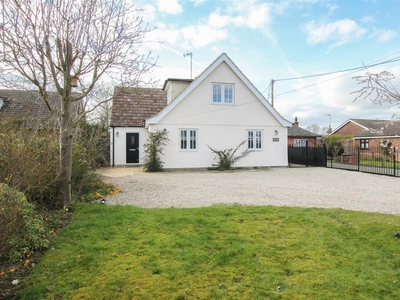4 bedroom detached bungalow for sale in Spring Pond Meadow, Hook End, Brentwood, CM15