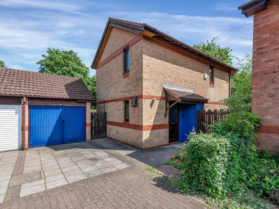 4 bedroom detached house for sale in Derwood Grove, Werrington, Peterborough, PE4