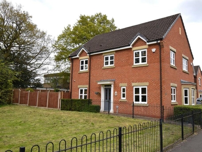 4 bedroom detached house for sale in Highfields Park Drive, Derby, DE22