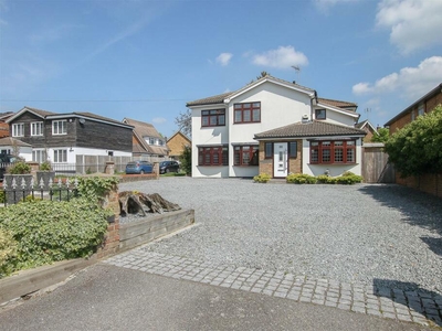 4 bedroom detached house for sale in Wyatts Green Road, Wyatts Green, CM15
