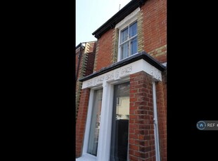 4 bedroom end of terrace house for rent in Albert Road, Canterbury, CT1