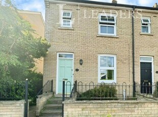 4 bedroom end of terrace house for rent in High Street, CB1