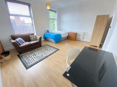 4 bedroom end of terrace house for rent in North Street, Derby, DE1 3AZ, DE1