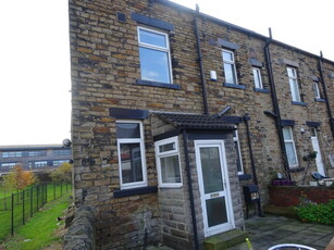 4 bedroom end of terrace house for rent in Oakroyd Mount, Pudsey, LS28
