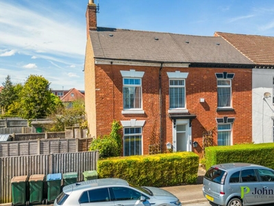 4 bedroom end of terrace house for sale in Clarendon Street, Earlsdon, Coventry, CV5