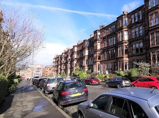 4 bedroom flat for rent in 15 Falkland Street, Glasgow, G12