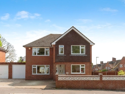 4 bedroom link detached house for sale in Cromwell Road, Basingstoke, Hampshire, RG21