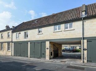 4 bedroom mews property for rent in Circus Mews Bath BA1