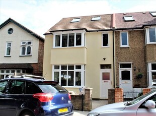 4 bedroom semi-detached house for rent in Brampton Road, St. Albans, Hertfordshire, AL1 4PS, AL1