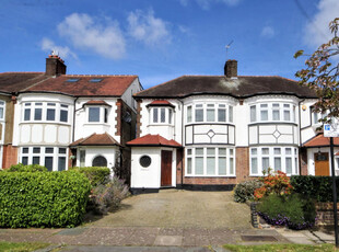 4 bedroom semi-detached house for rent in Hoodcote Gardens, London, N21