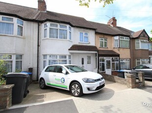 4 bedroom semi-detached house for rent in Kenwyn Drive, London, NW2