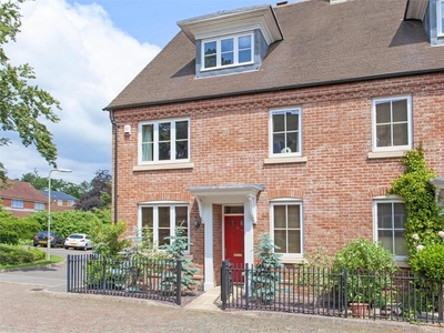 4 bedroom semi-detached house for rent in Marnhull Rise, Winchester, Hampshire, SO22