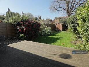 4 bedroom semi-detached house for rent in Richmond, Richmond, TW9