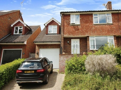 4 bedroom semi-detached house for rent in Robyns Way, Sevenoaks, TN13