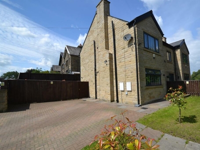 4 bedroom semi-detached house for sale in Brighouse Road, Queensbury, BD13