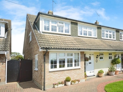 4 bedroom semi-detached house for sale in Hatch Road, Pilgrims Hatch, Brentwood, CM15