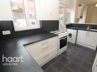 4 bedroom terraced house for rent in Beaconsfield Road, LE3