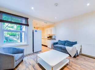 4 bedroom terraced house for rent in Lois Avenue, Lenton, Nottingham, NG7